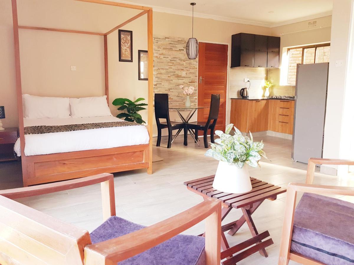 Chinyonga Guesthouse Limbe ภายนอก รูปภาพ