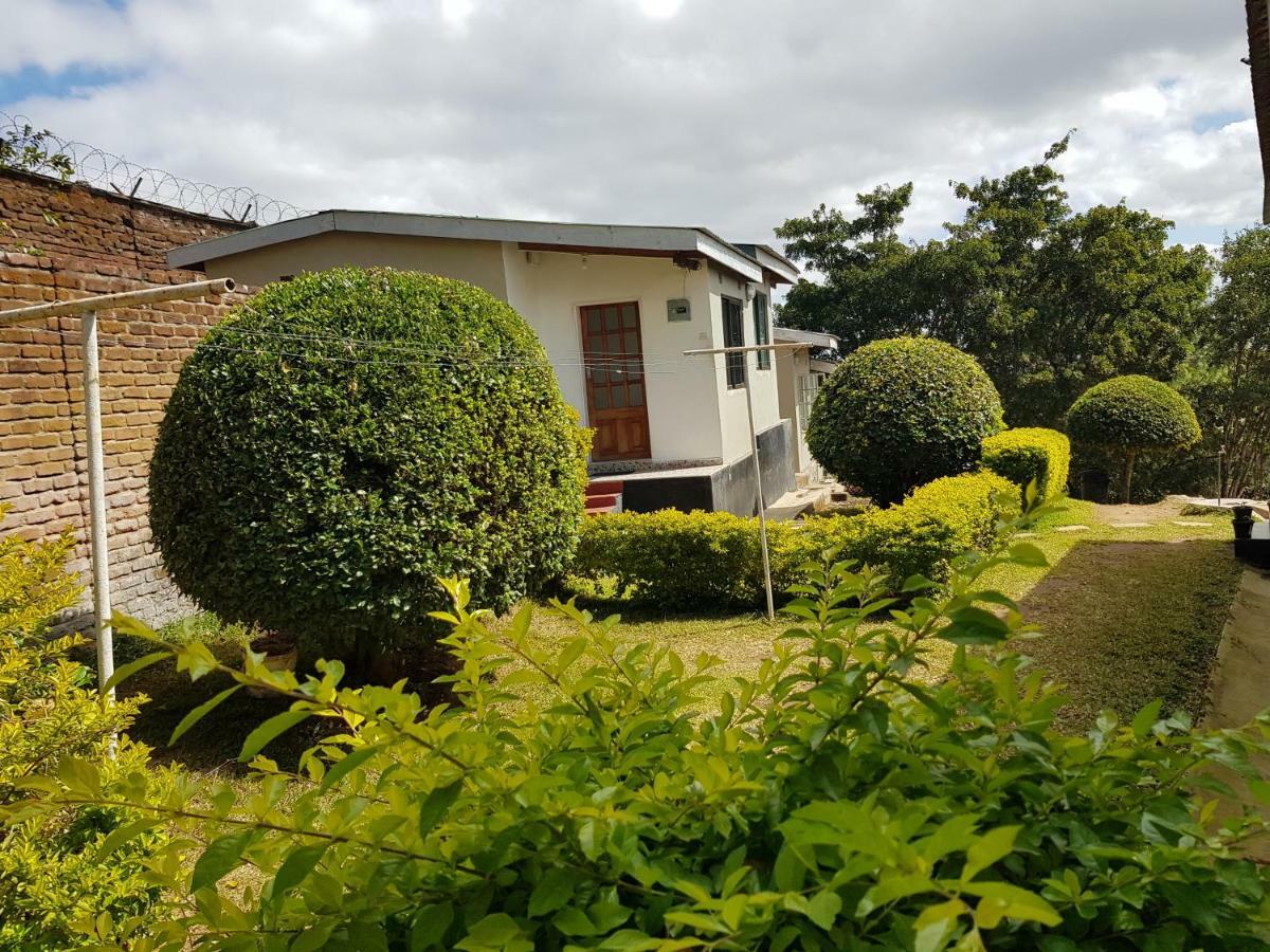 Chinyonga Guesthouse Limbe ภายนอก รูปภาพ